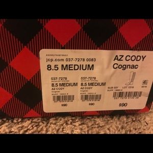 Brown quilted detail boots